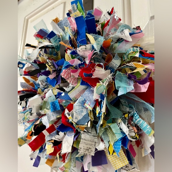 10” Handmade Disney Characters Rag Wreath - Disney Fabrics - Picture 4 of 10